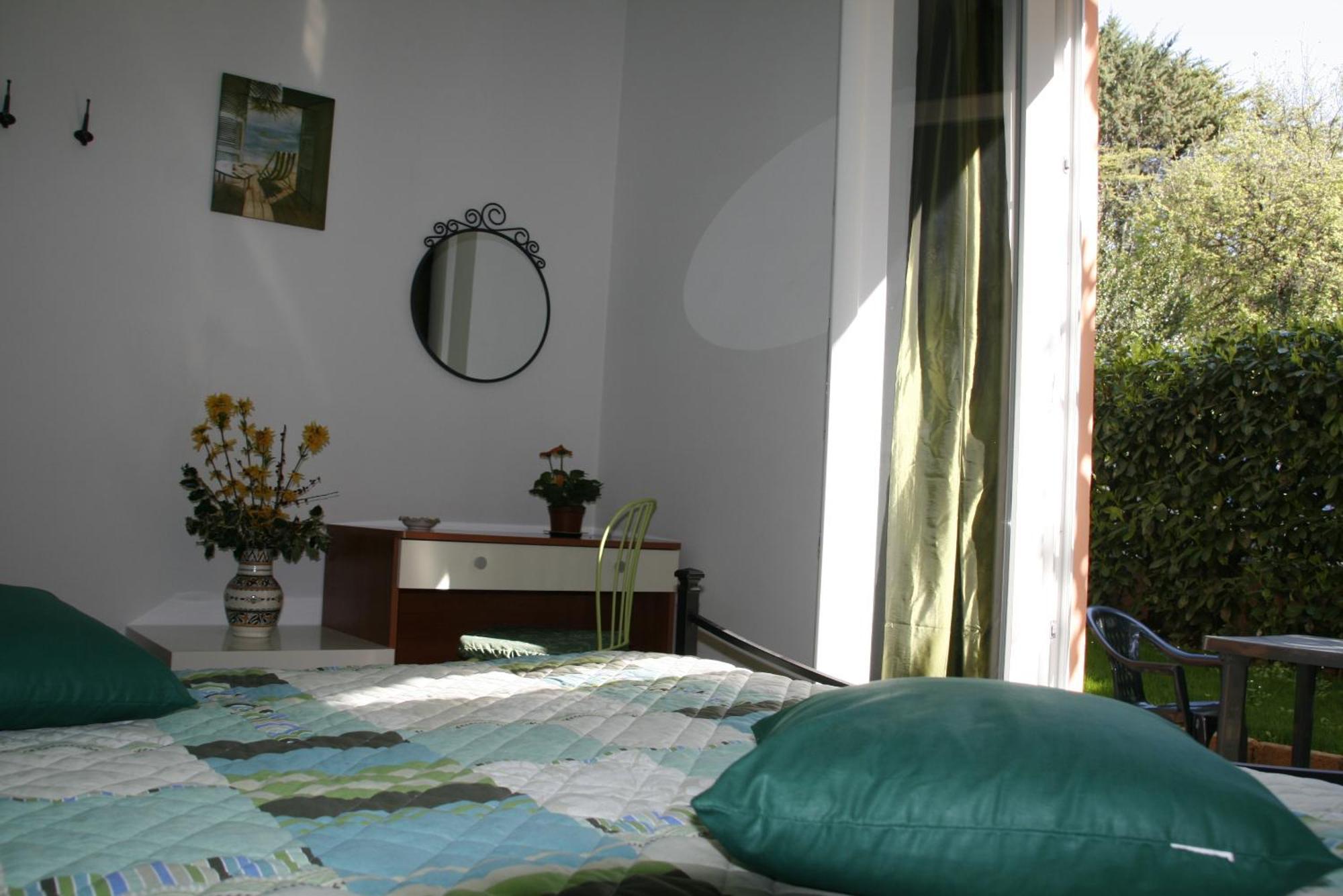 A Due Passi Dal Mare B&B Нумана Екстериор снимка