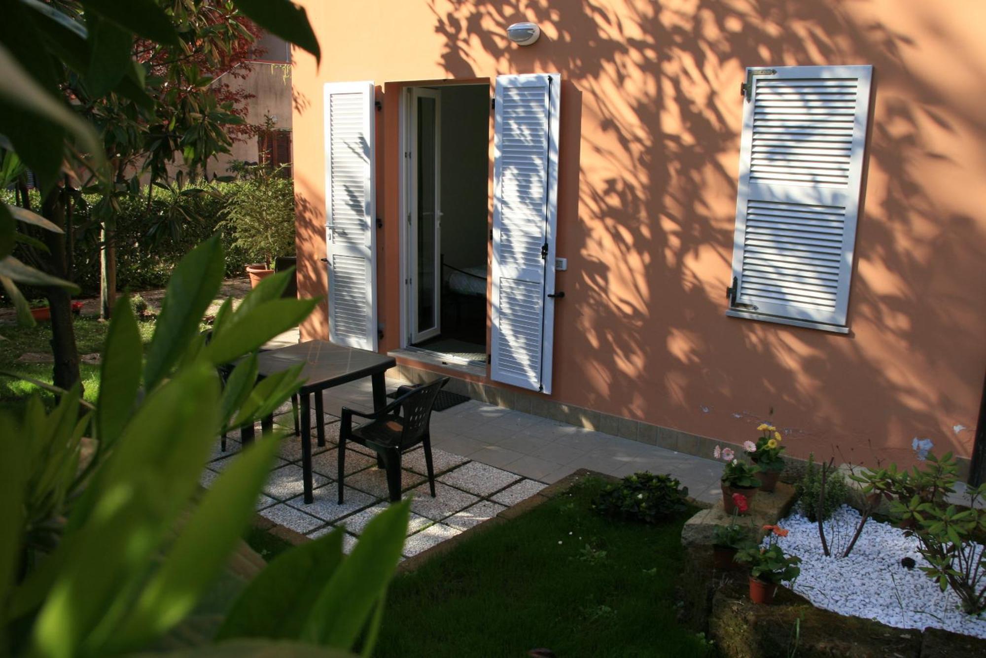 A Due Passi Dal Mare B&B Нумана Екстериор снимка