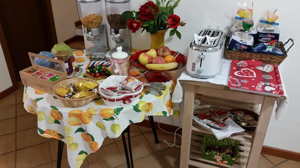A Due Passi Dal Mare B&B Нумана Екстериор снимка