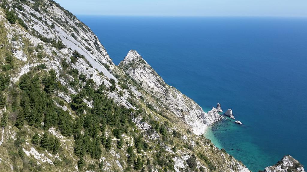 A Due Passi Dal Mare B&B Нумана Екстериор снимка