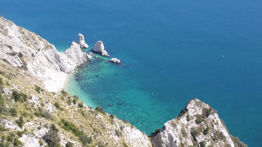 A Due Passi Dal Mare B&B Нумана Екстериор снимка