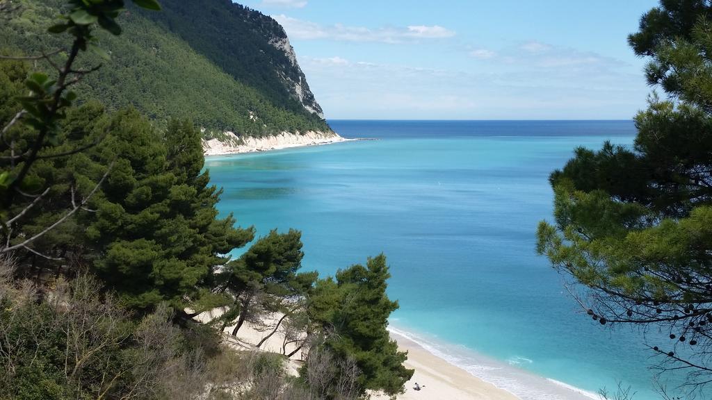 A Due Passi Dal Mare B&B Нумана Екстериор снимка