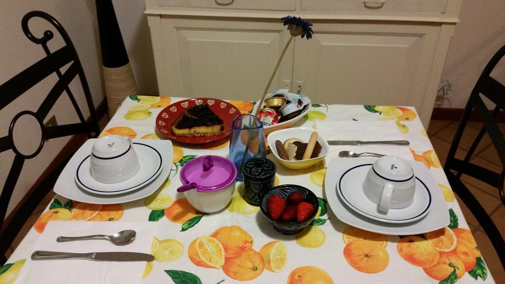 A Due Passi Dal Mare B&B Нумана Екстериор снимка