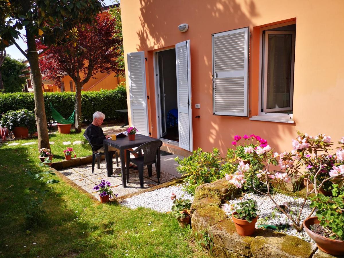 A Due Passi Dal Mare B&B Нумана Екстериор снимка