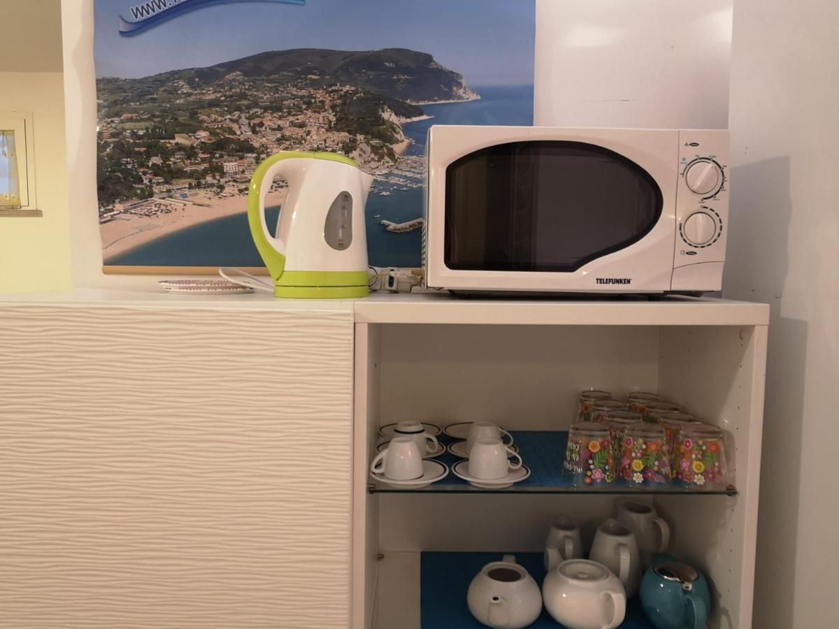 A Due Passi Dal Mare B&B Нумана Екстериор снимка