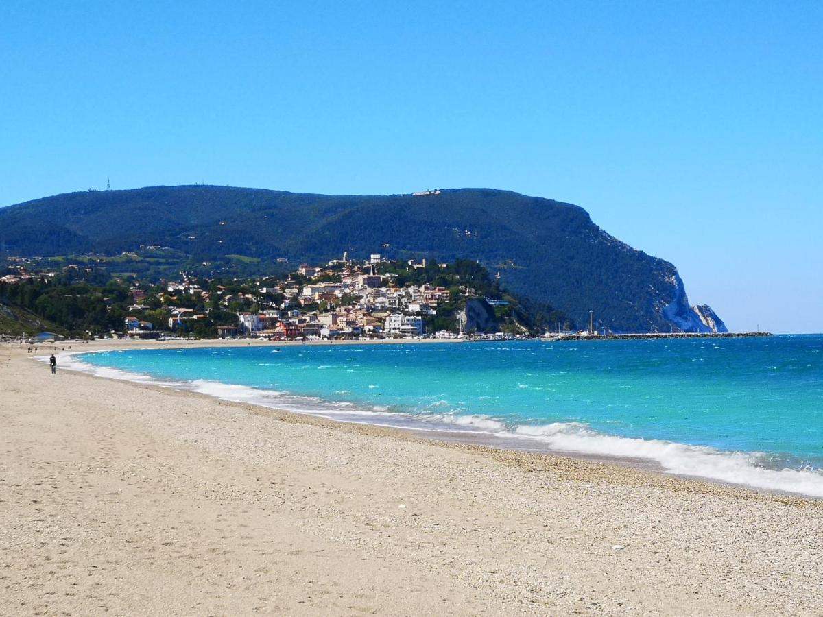 A Due Passi Dal Mare B&B Нумана Екстериор снимка