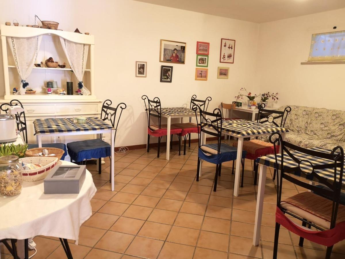 A Due Passi Dal Mare B&B Нумана Екстериор снимка