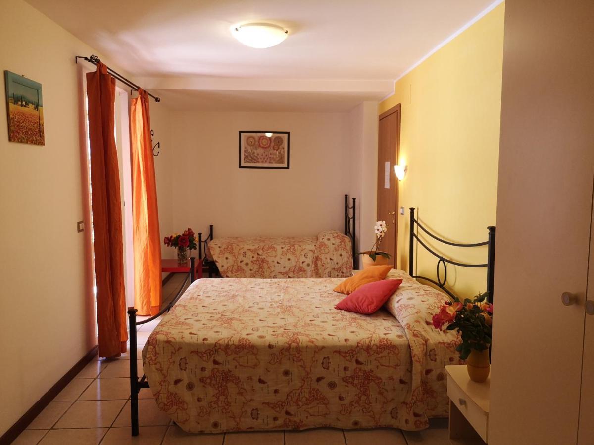 A Due Passi Dal Mare B&B Нумана Екстериор снимка