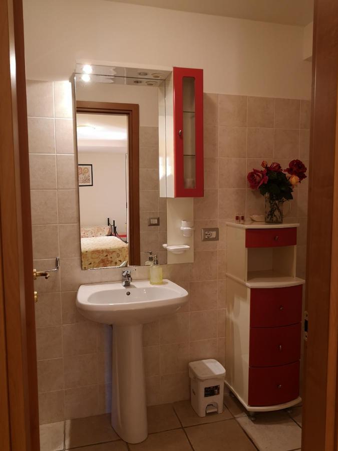A Due Passi Dal Mare B&B Нумана Екстериор снимка