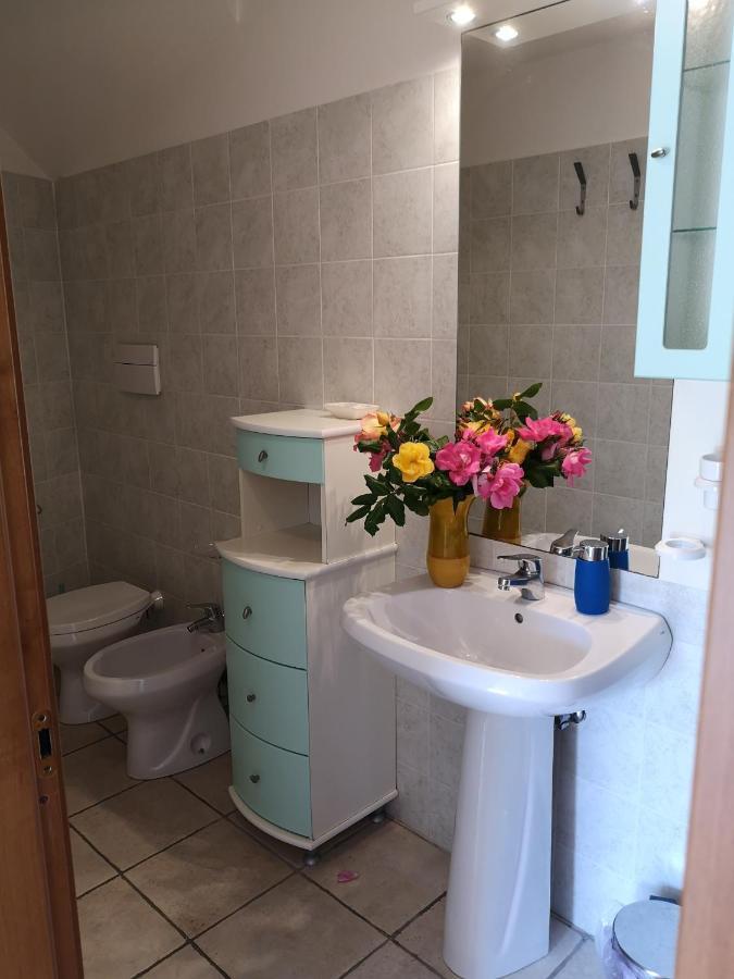 A Due Passi Dal Mare B&B Нумана Екстериор снимка