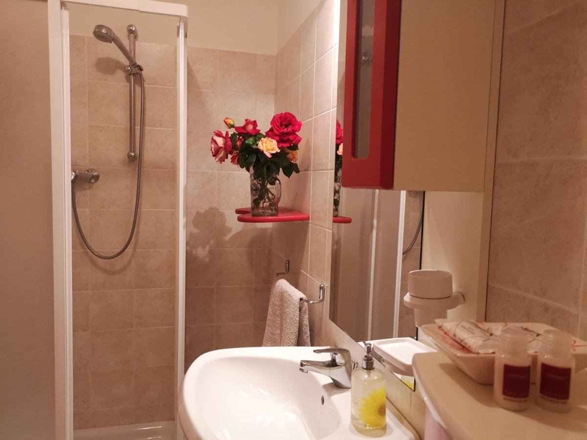 A Due Passi Dal Mare B&B Нумана Екстериор снимка