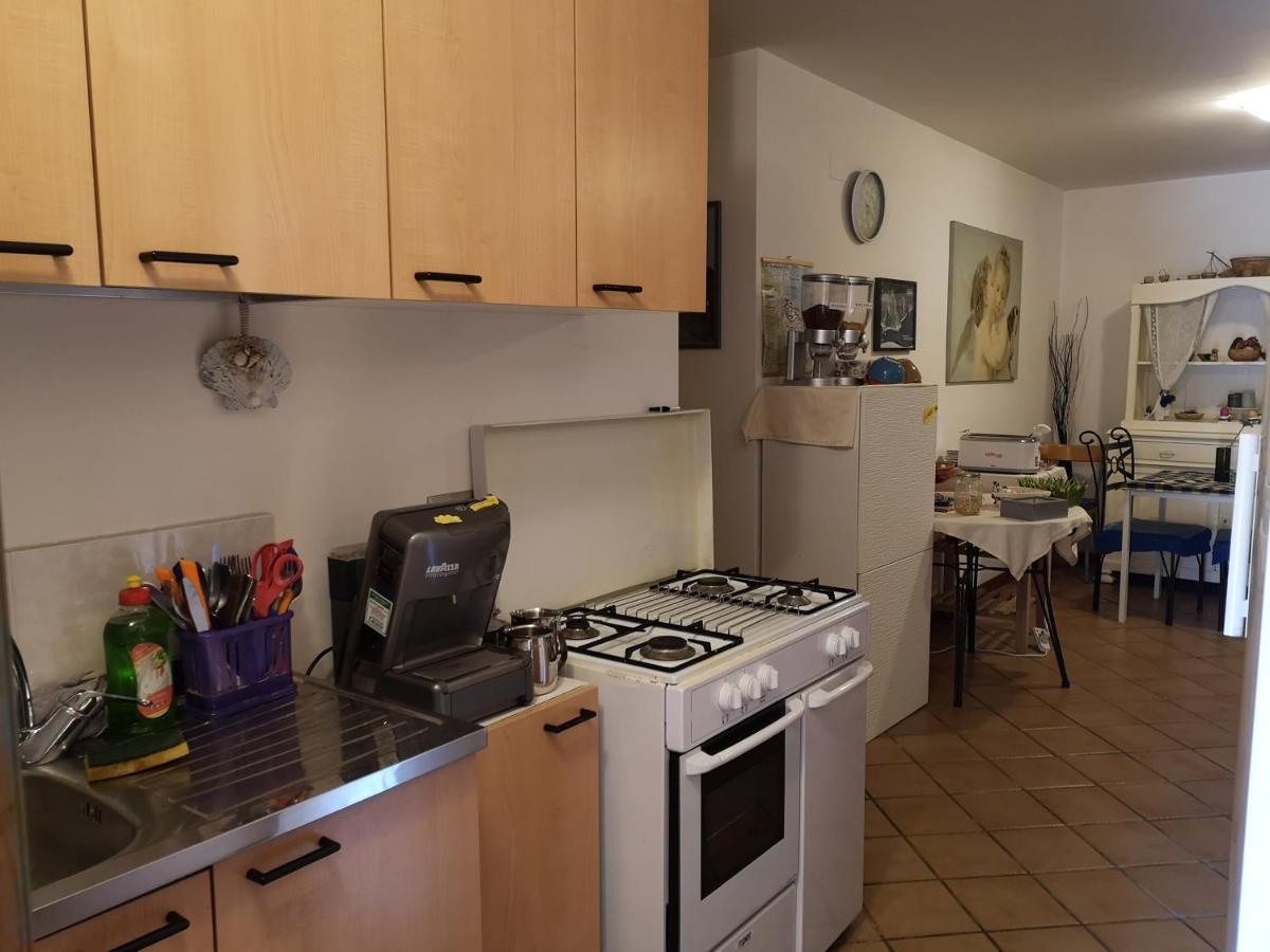 A Due Passi Dal Mare B&B Нумана Екстериор снимка